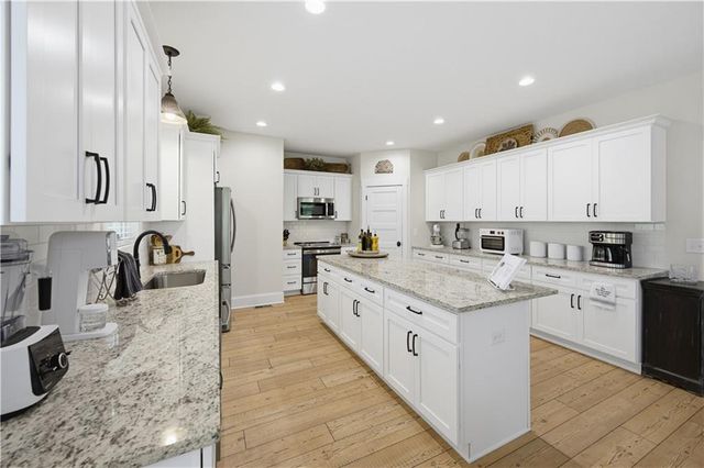 566 Roper Drive, Clarkesville, GA 30523