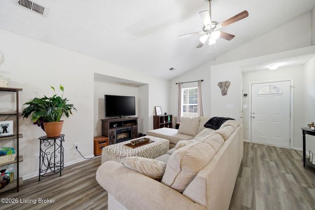 6103 Maravian Dr, Louisville, KY 40258