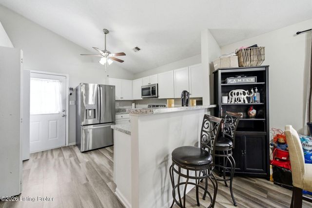 6103 Maravian Dr, Louisville, KY 40258