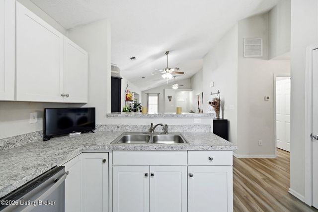 6103 Maravian Dr, Louisville, KY 40258