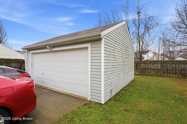 6103 Maravian Dr, Louisville, KY 40258