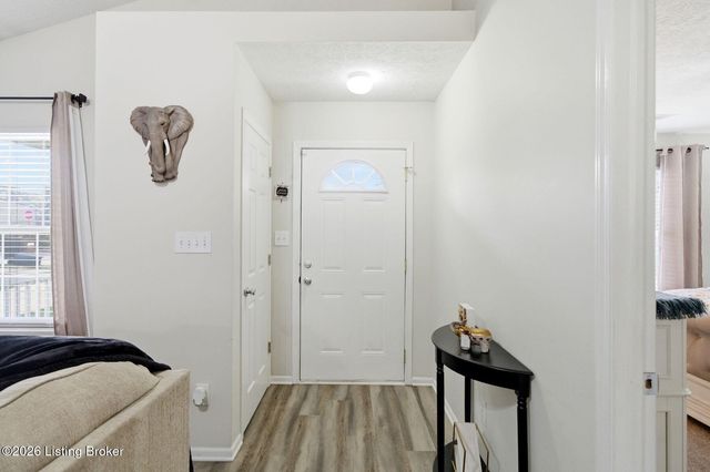 6103 Maravian Dr, Louisville, KY 40258