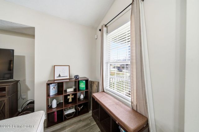 6103 Maravian Dr, Louisville, KY 40258