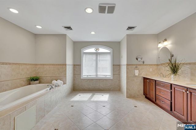 245 Kingsland Avenue, Lyndhurst, NJ 07071