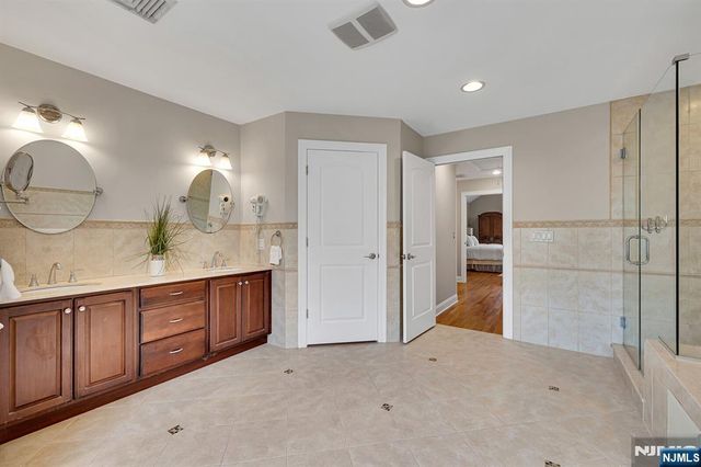 245 Kingsland Avenue, Lyndhurst, NJ 07071
