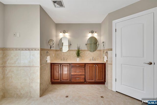 245 Kingsland Avenue, Lyndhurst, NJ 07071