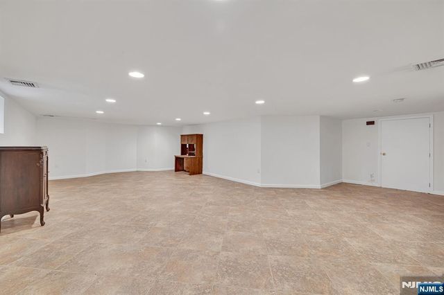 245 Kingsland Avenue, Lyndhurst, NJ 07071