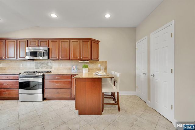 245 Kingsland Avenue, Lyndhurst, NJ 07071