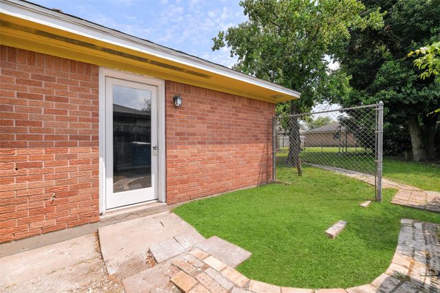 7405 Carver Avenue, Texas City, TX 77591