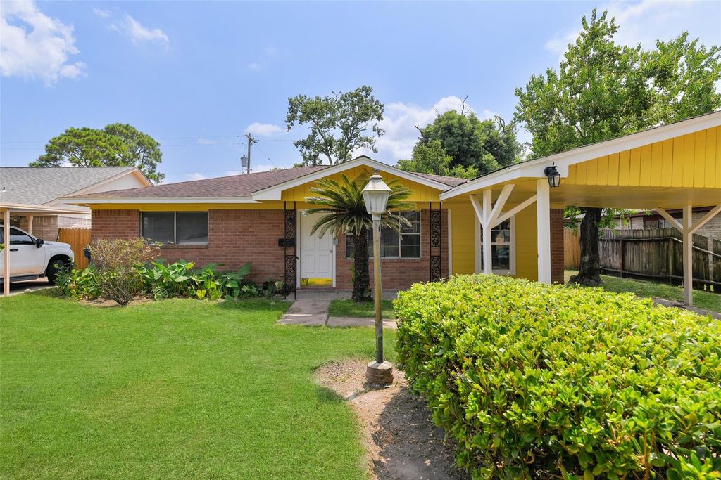 7405 Carver Avenue, Texas City, TX 77591