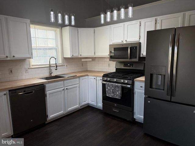 11114 ASCOT CIR, Fredericksburg, VA 22407