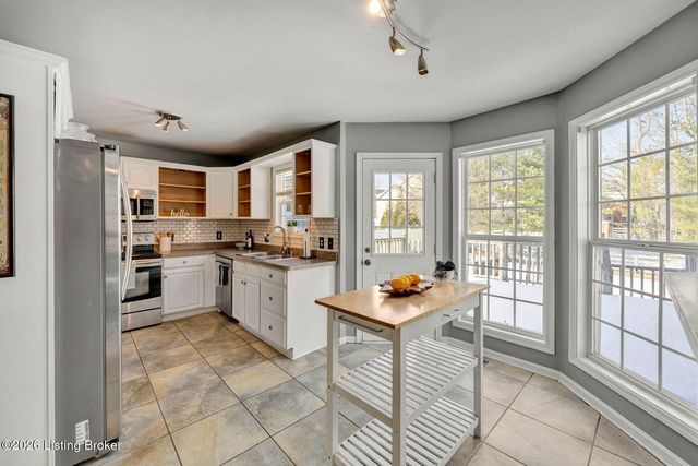 7121 Apple Orchard Ln, Crestwood, KY 40014