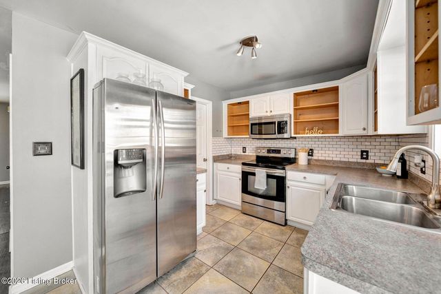 7121 Apple Orchard Ln, Crestwood, KY 40014