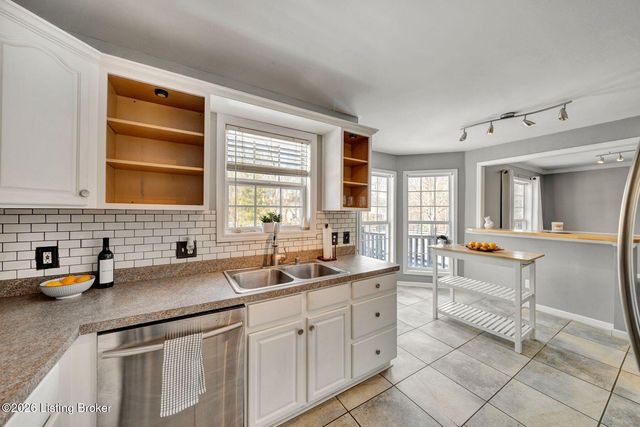 7121 Apple Orchard Ln, Crestwood, KY 40014