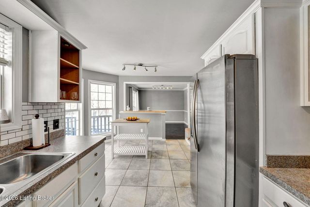 7121 Apple Orchard Ln, Crestwood, KY 40014