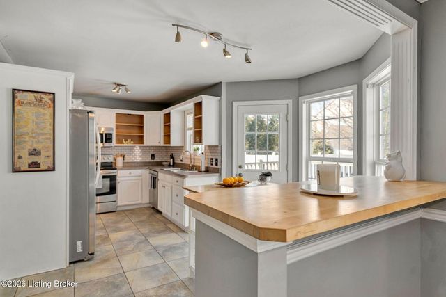 7121 Apple Orchard Ln, Crestwood, KY 40014