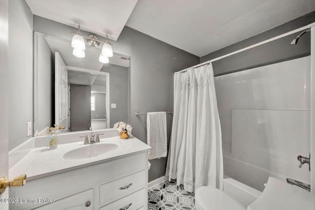 7121 Apple Orchard Ln, Crestwood, KY 40014