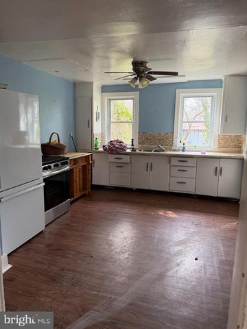 284 W STATE ST, Doylestown, PA 18901
