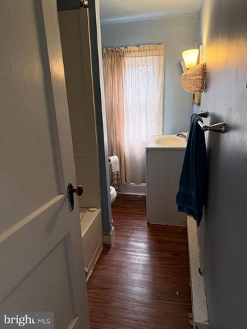 284 W STATE ST, Doylestown, PA 18901