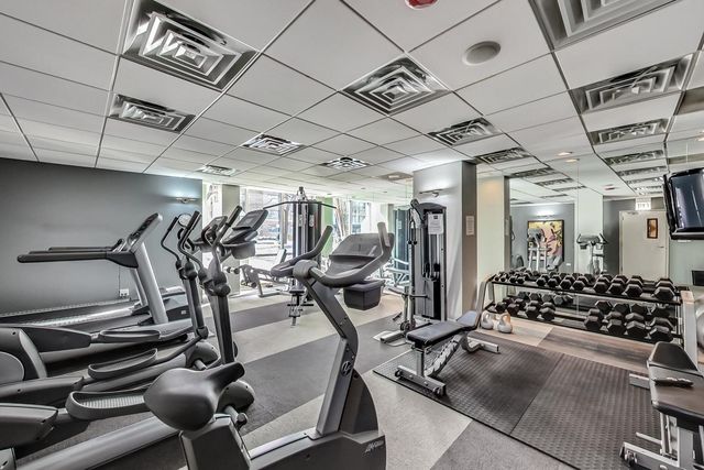 2930 N Sheridan Road 702, Chicago, IL 60657