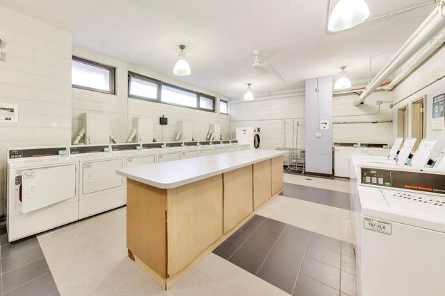 2930 N Sheridan Road 702, Chicago, IL 60657
