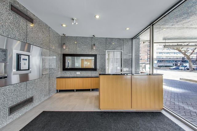 2930 N Sheridan Road 702, Chicago, IL 60657