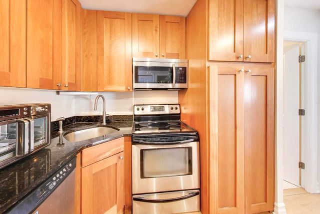 2930 N Sheridan Road 702, Chicago, IL 60657