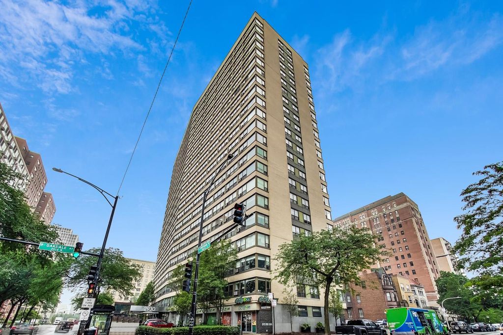 2930 N Sheridan Road 702, Chicago, IL 60657
