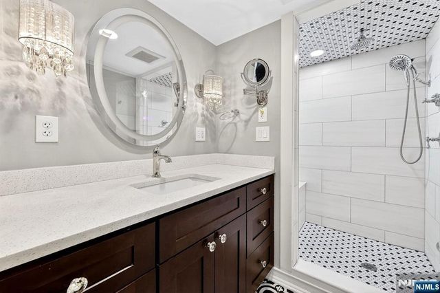 266 Central Avenue, Paramus, NJ 07652