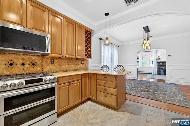 266 Central Avenue, Paramus, NJ 07652