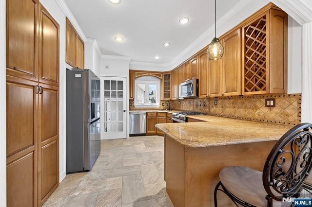 266 Central Avenue, Paramus, NJ 07652