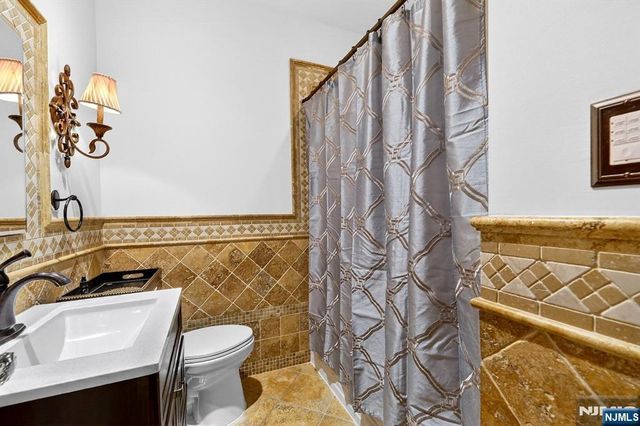 266 Central Avenue, Paramus, NJ 07652