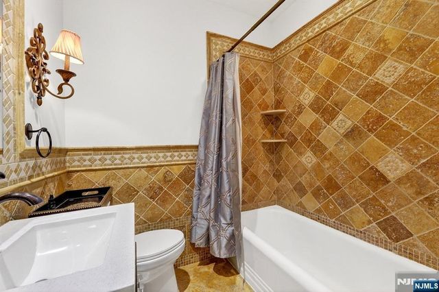 266 Central Avenue, Paramus, NJ 07652