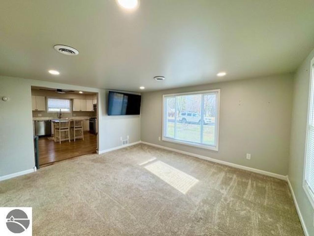 Image 3 of property listing at 602 N Mill Street, Alma, MI 48801