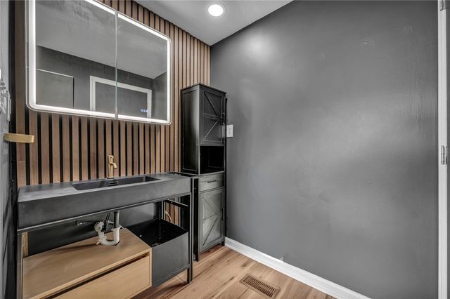 465 Fernhill Ave, Brookline, PA 15226