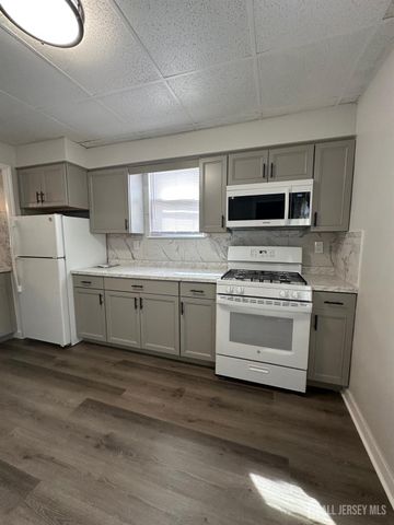 28 Bird Avenue, Iselin, NJ 08830