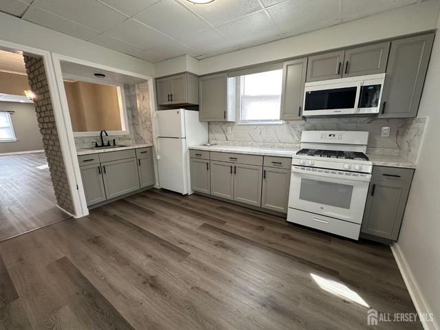 28 Bird Avenue, Iselin, NJ 08830