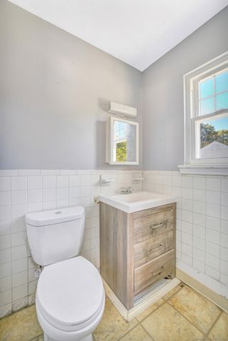 50 Angel Drive APT D, Waterbury, CT 06708