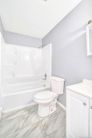50 Angel Drive APT D, Waterbury, CT 06708