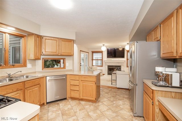 578 Red Oak Lane, Bay Village, OH 44140