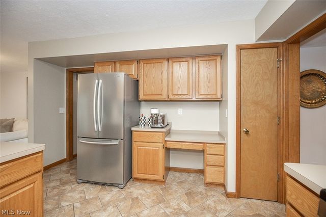 578 Red Oak Lane, Bay Village, OH 44140