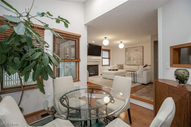578 Red Oak Lane, Bay Village, OH 44140