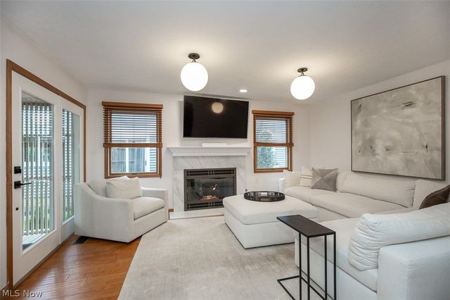 578 Red Oak Lane, Bay Village, OH 44140