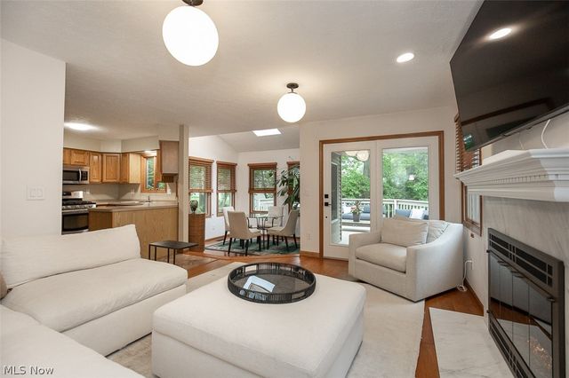578 Red Oak Lane, Bay Village, OH 44140
