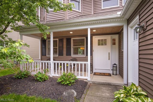 578 Red Oak Lane, Bay Village, OH 44140