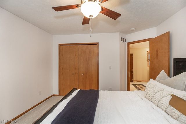 578 Red Oak Lane, Bay Village, OH 44140