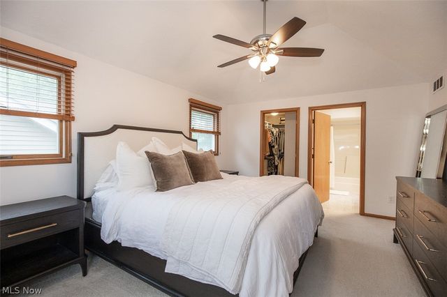 578 Red Oak Lane, Bay Village, OH 44140