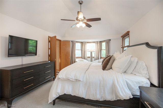 578 Red Oak Lane, Bay Village, OH 44140