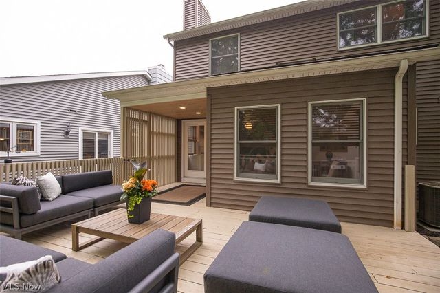 578 Red Oak Lane, Bay Village, OH 44140