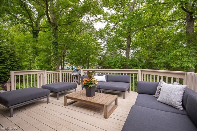 578 Red Oak Lane, Bay Village, OH 44140